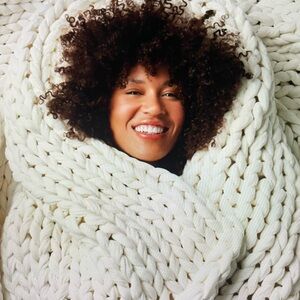 Bearaby cotton weighted blanket.